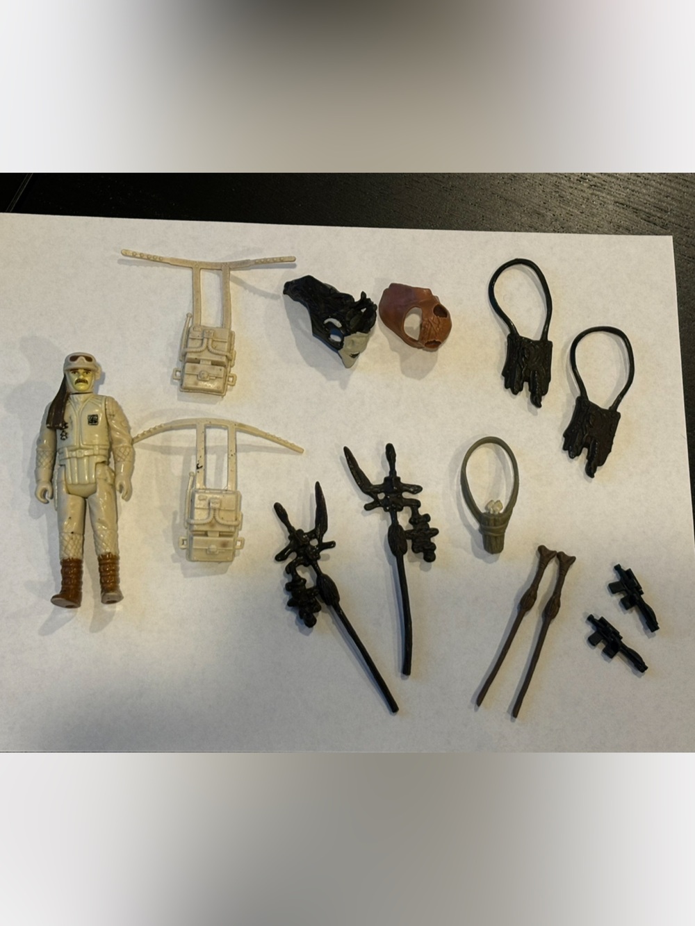 Vintage Star Wars Lot One Figure and 13 Accessory Pieces - Picture 2 of 12
